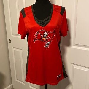 Buccaneers shirt. Size Large.